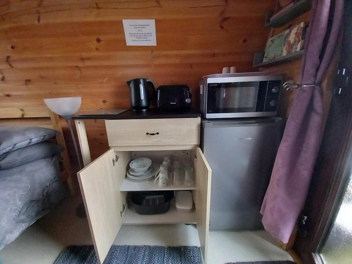 Hillside Camping Pods And Shepherd'S Hut Wick  Oda fotoğraf